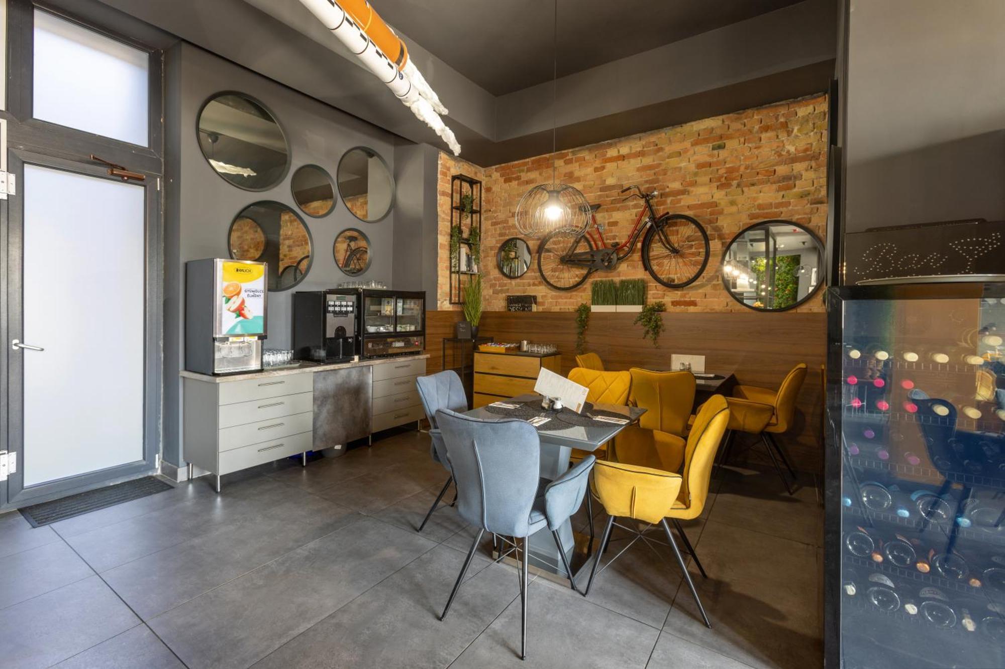 R73 Residences Печ Екстериор снимка